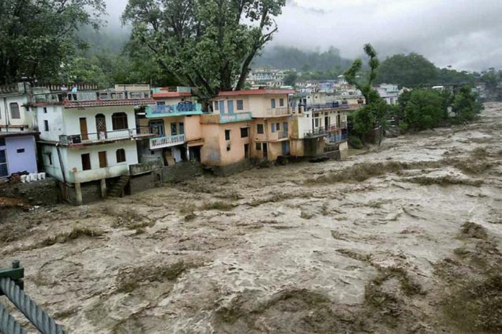 हिमाचलमध्ये ढगफुटीचा कहर, २ मृत्यू – २० जण बेपत्ता
